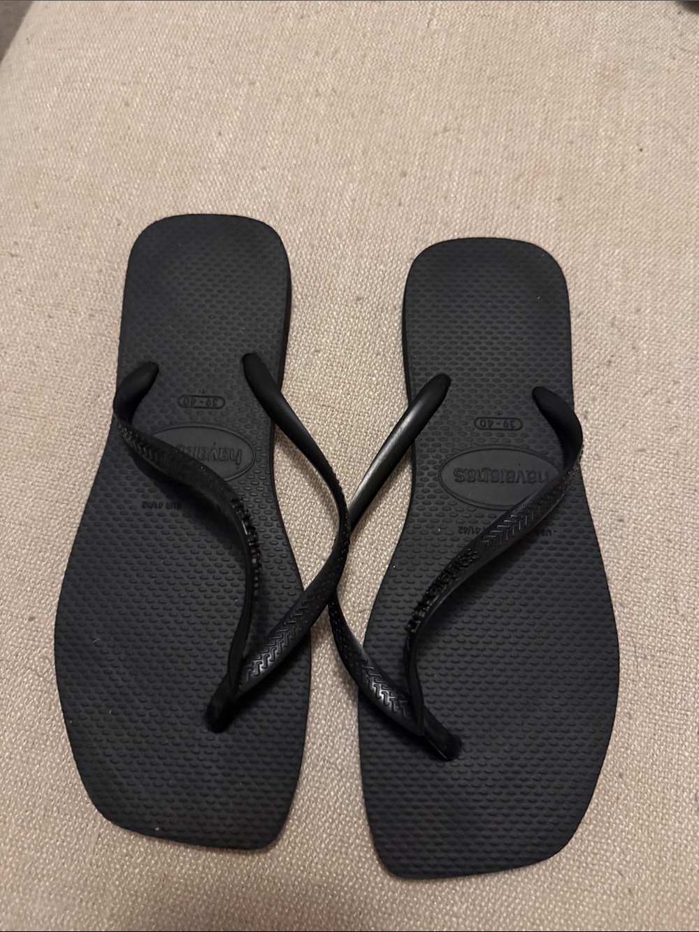 Havaianas Women's Black Square-Toe Flip Flop Sandals